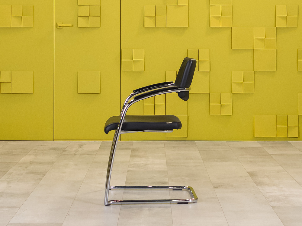 Конференц кресло для переговорной на полозьях SATO Кожа Чёрный Германия_КДКЧ-260224