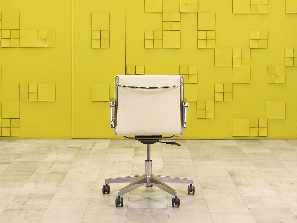 Офисное кресло для персонала на колесах Quinti Кожа Бежевый Италия  КПКБ-04026