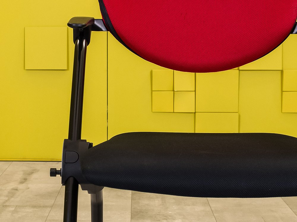 Конференц кресло для переговорной на ножках HAWORTH Ткань Чёрный; Красный Германия_КНТЧ-110823