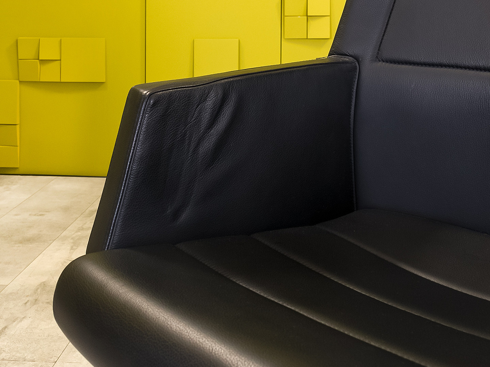 Офисное кресло руководителя на колесах Kamelia KASTEL Кожа Чёрный Италия_КРКЧ-081024