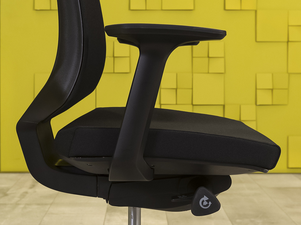 Офисное кресло для персонала на колесах Profim Ткань Чёрный Польша_КПТЧ2-090922