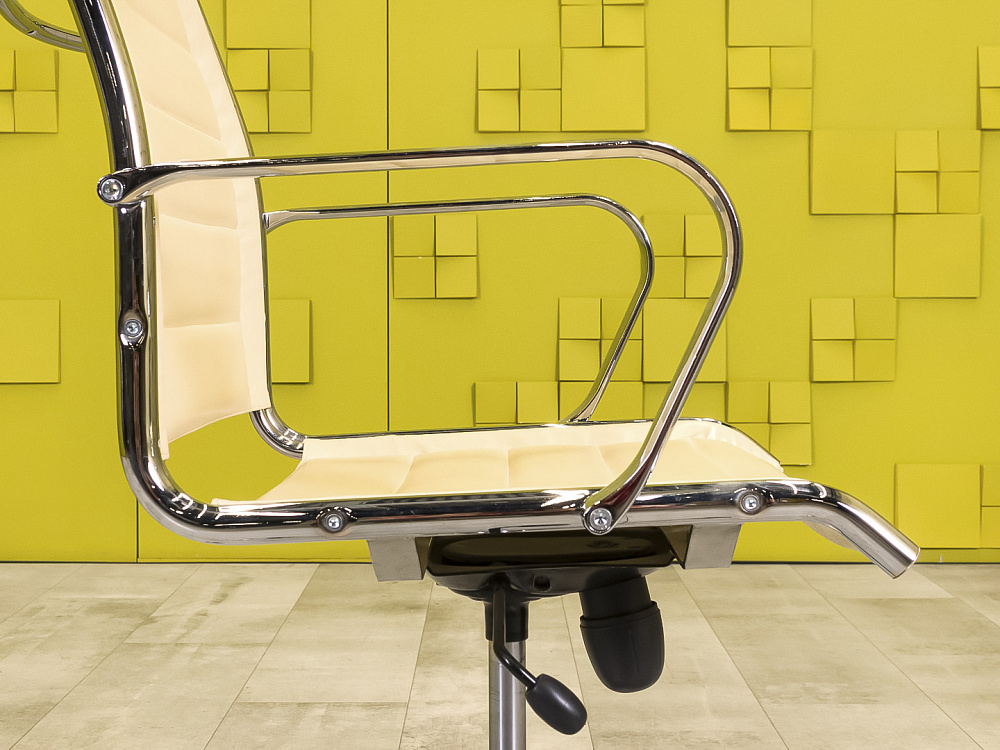 Офисное кресло для персонала на колесах  Кожа Бежевый Импорт  КПКБ-16083