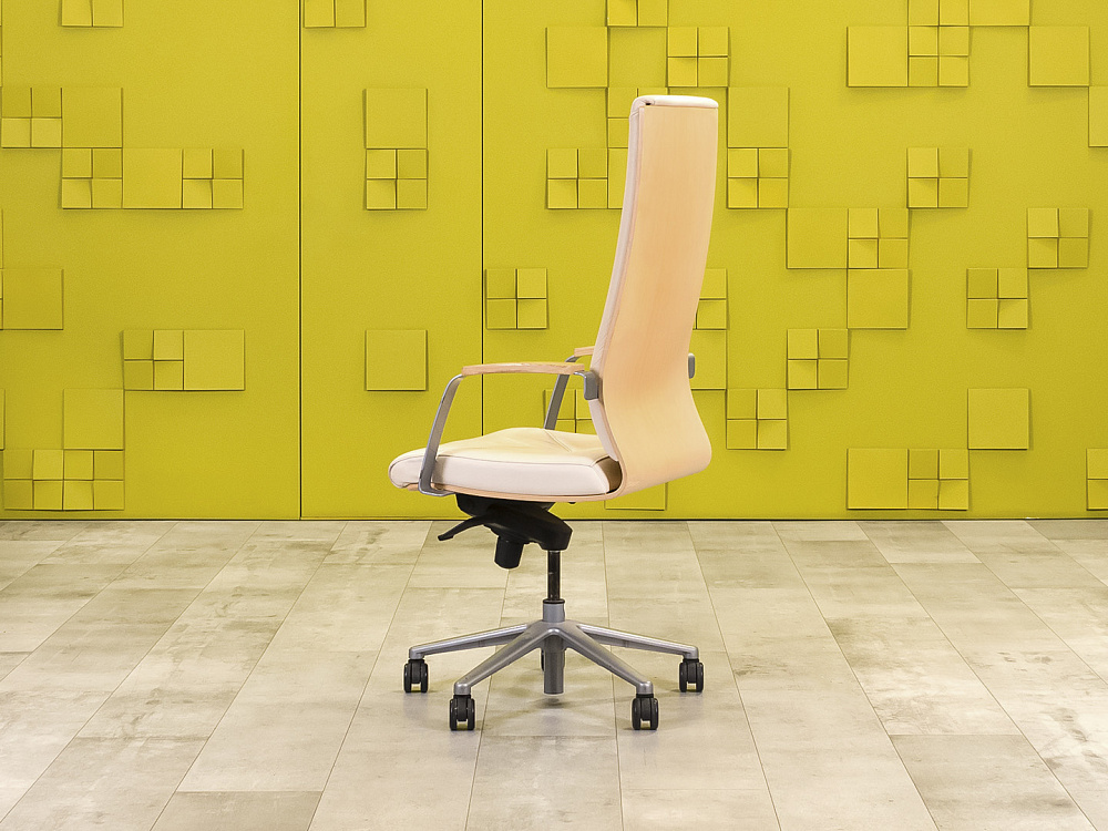 Офисное кресло руководителя на колесах MADERA A Sitland Кожа Бежевый Италия  КРКБ-270624