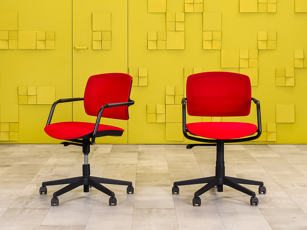 Офисное кресло для персонала на колесах Sitland Ткань Красный Италия_КПТК-261023