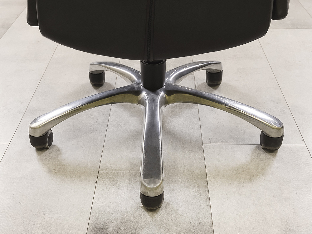 Офисное кресло руководителя на колесах   Чёрный   КРКЧ-12125