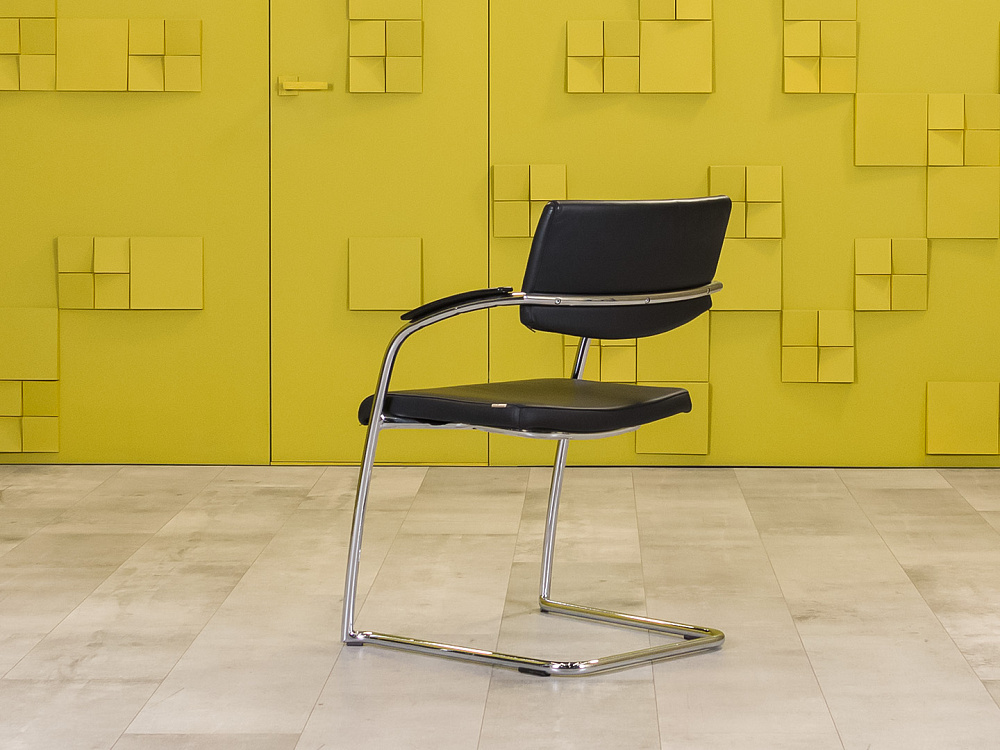 Конференц кресло для переговорной на полозьях SATO Кожа Чёрный Германия_КДКЧ-260224