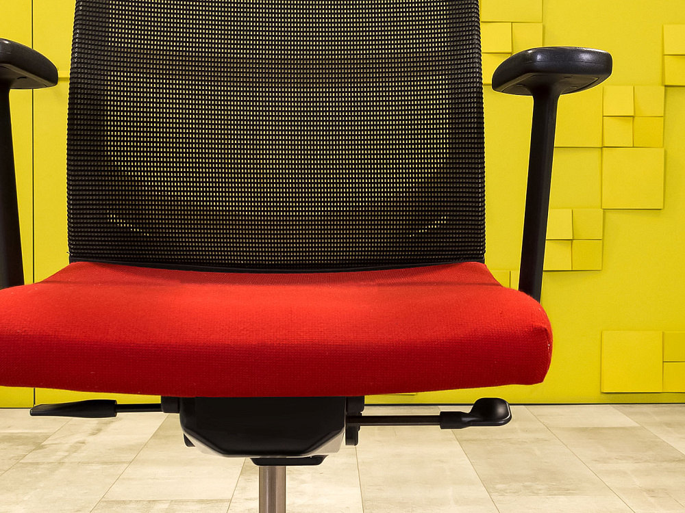 Офисное кресло для персонала на колесах HAWORTH Ткань Красный; Чёрный США_КПТК-211124