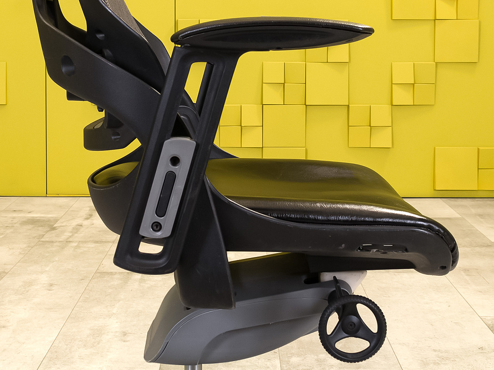 Офисное кресло руководителя на колесах Экокожа Чёрный; Серый Россия_КРКЧ2-250324