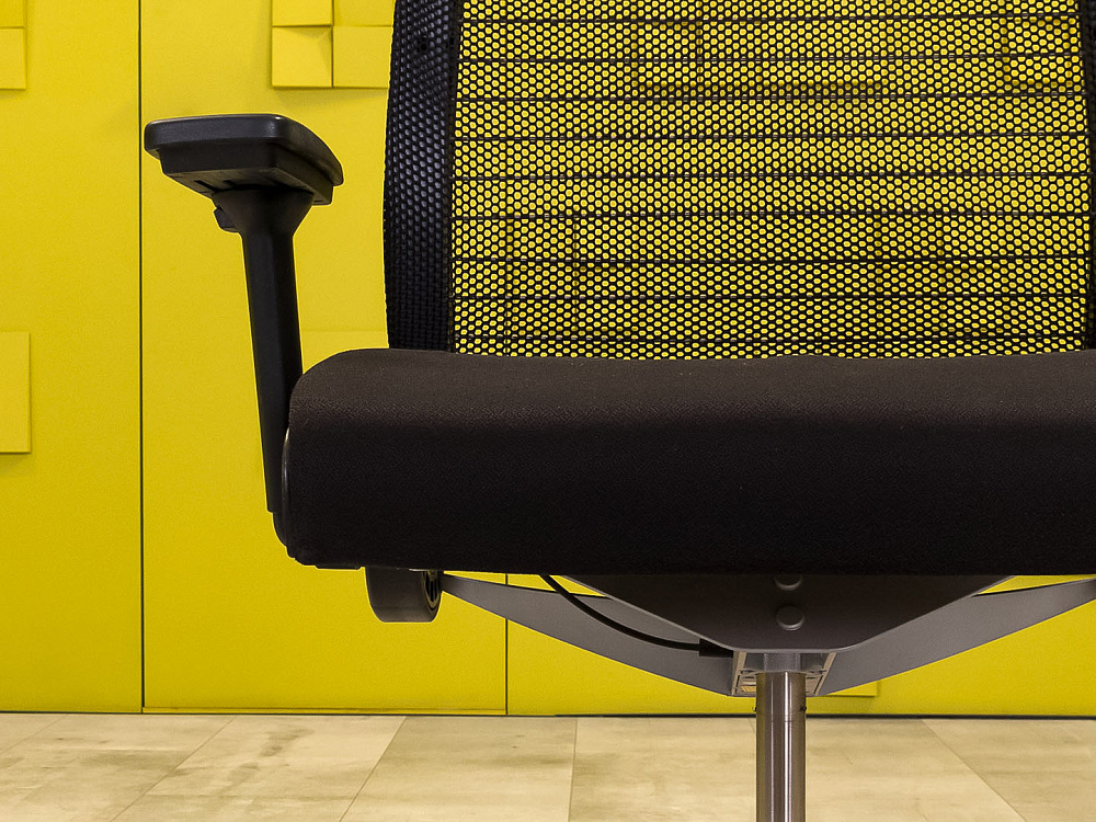 Офисное кресло для персонала на колесах Think Steelcase Ткань Чёрный Франция_КПТЧ-100924
