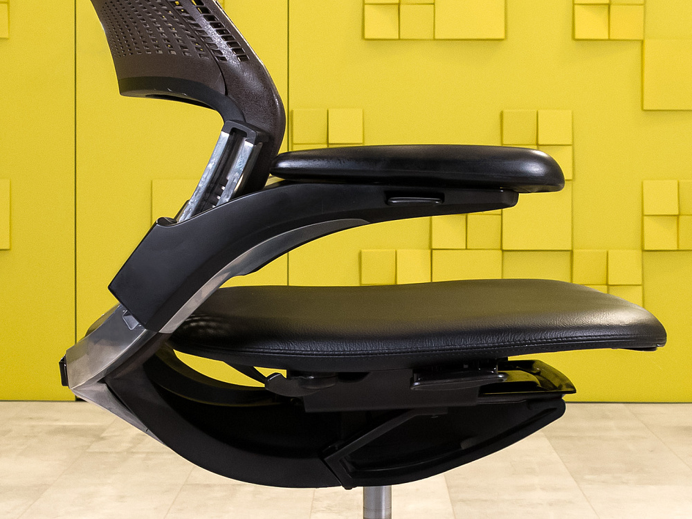 Офисное кресло руководителя на колесах KNOLL Кожа Чёрный; Коричневый США_КРКЧ-10061