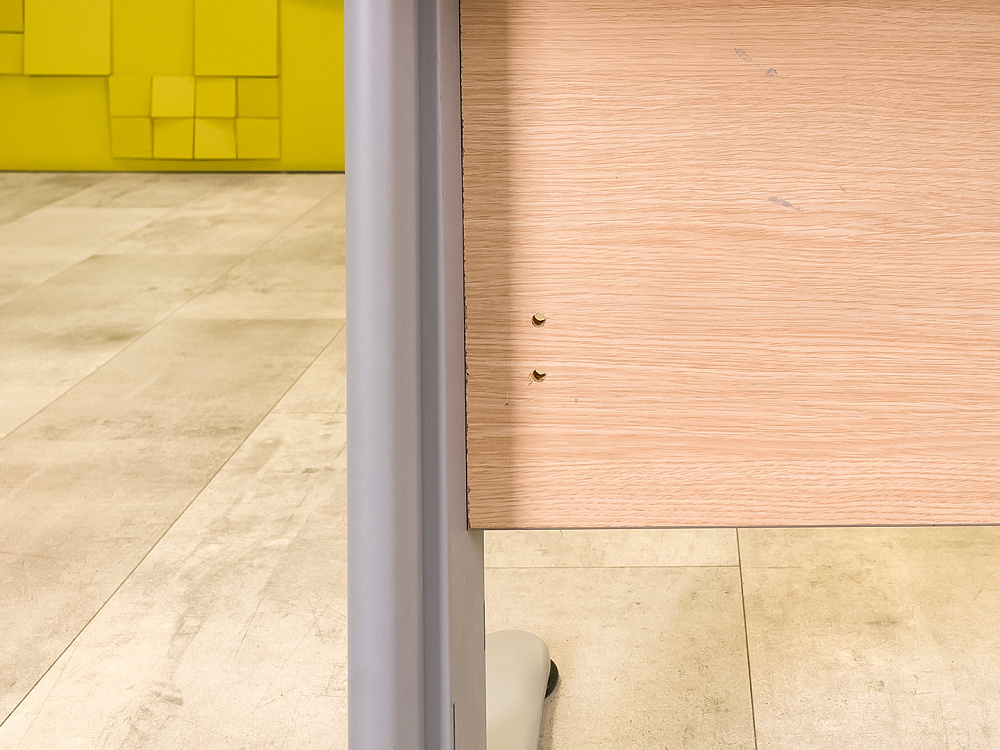 Офисный стол эргономичный 1400x800 ЛДСП Бук Россия_СПЭВ1-251124