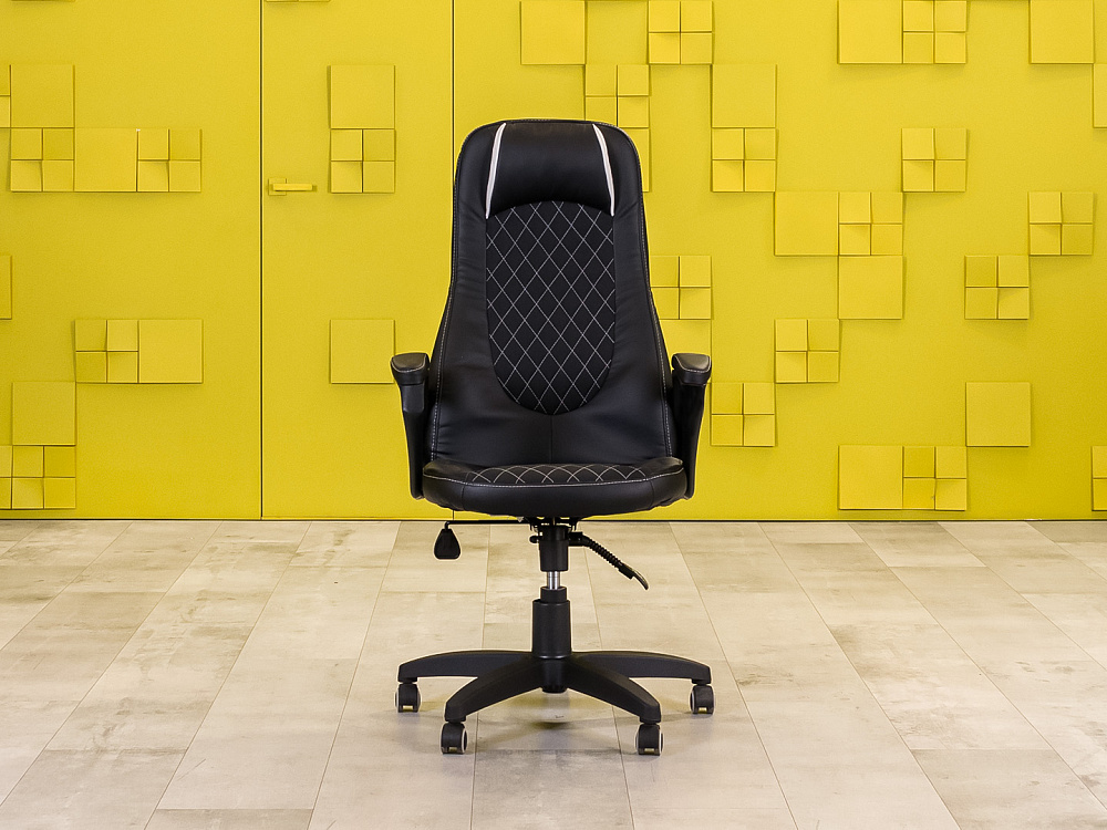 Офисное кресло руководителя на колесах ГЕЛАКСИ Экокожа Чёрный Россия  КРКЧ1-060923