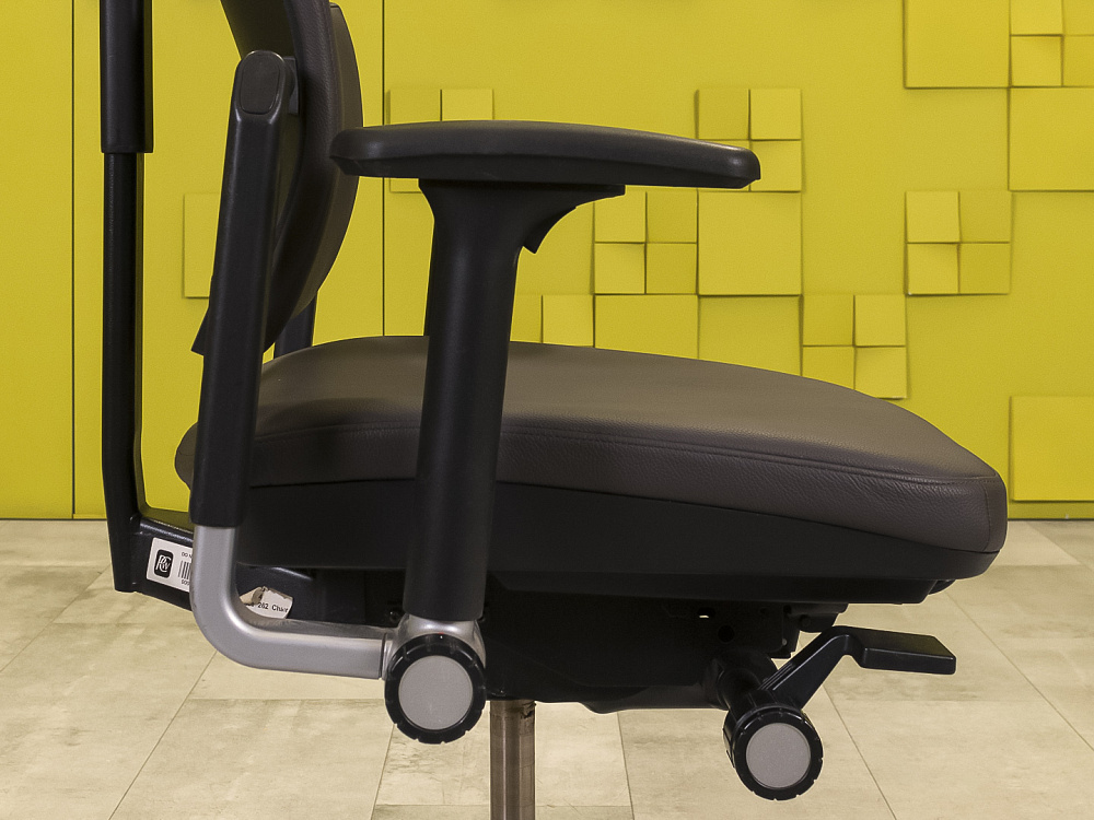 Офисное кресло руководителя на колесах Please 2 Ergonomik Steelcase Кожа Коричневый Германия  КРКК-3