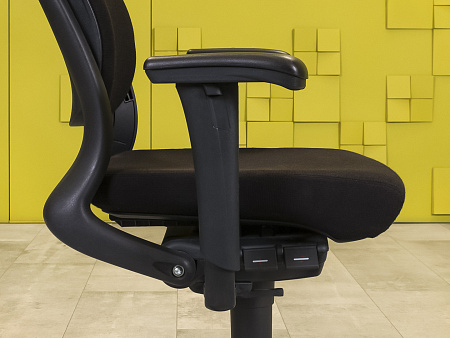 Офисное кресло для персонала на колесах Ahrend Ткань Чёрный Голландия_КПТЧ-15072