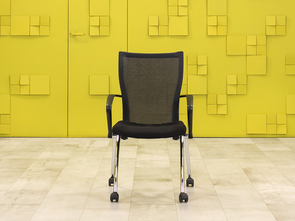 Конференц кресло для переговорной Comforto BENE Ткань Чёрный Австрия  КНТЧ-03025