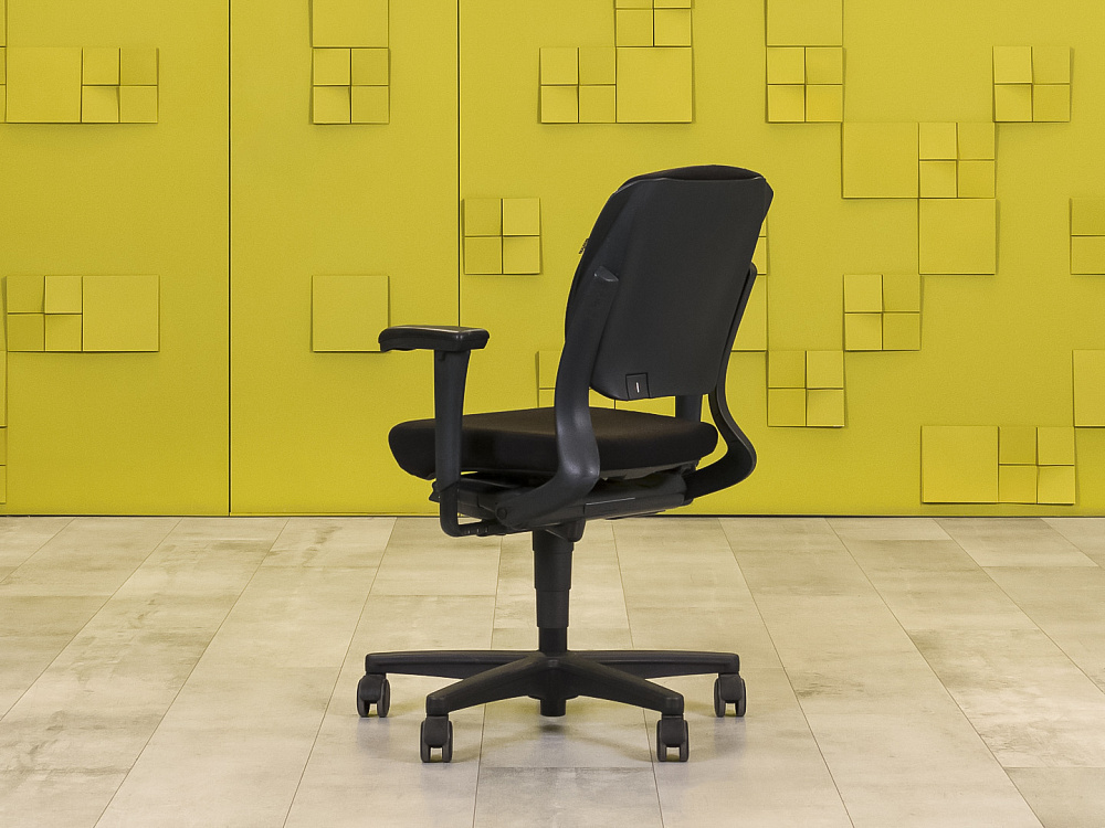 Офисное кресло для персонала на колесах Ahrend Ткань Чёрный Голландия_КПТЧ-15072