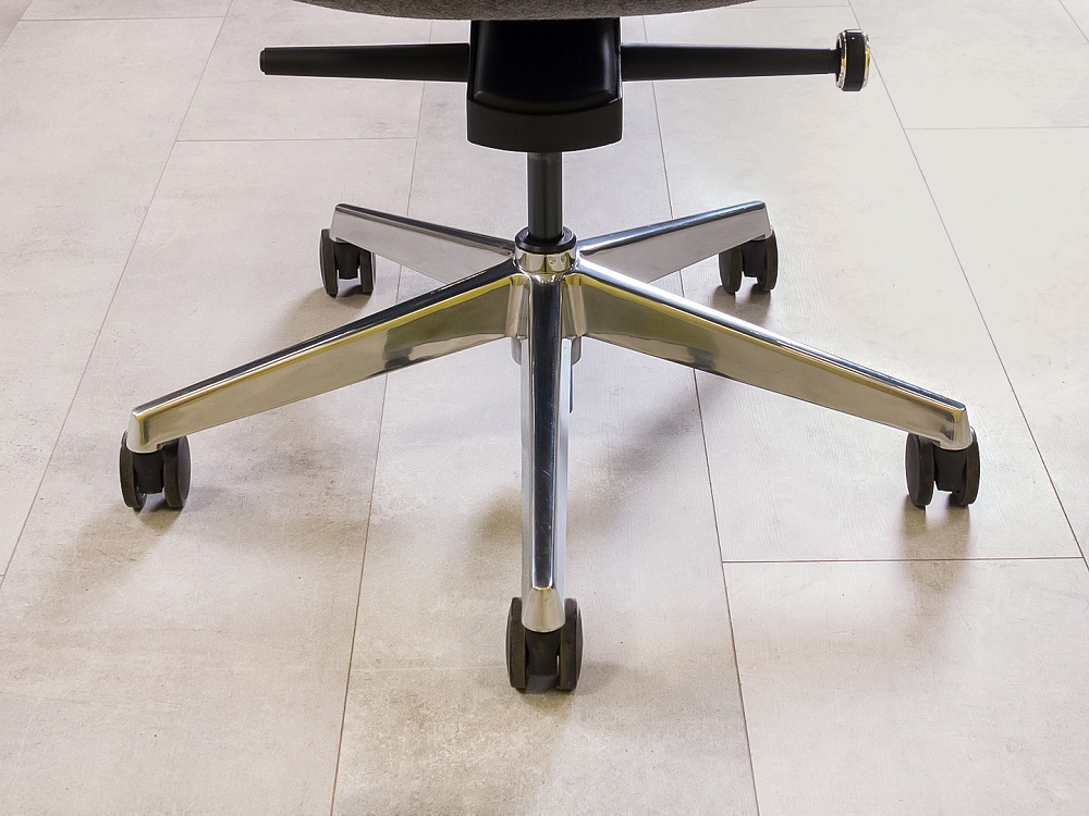 Офисное кресло руководителя на колесах Voltaire Ткань Серый Импорт_КРТС-300124