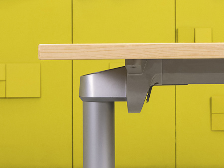 Офисный стол прямой Steelcase ЛДСП Клен Германия  СППВ1-01125