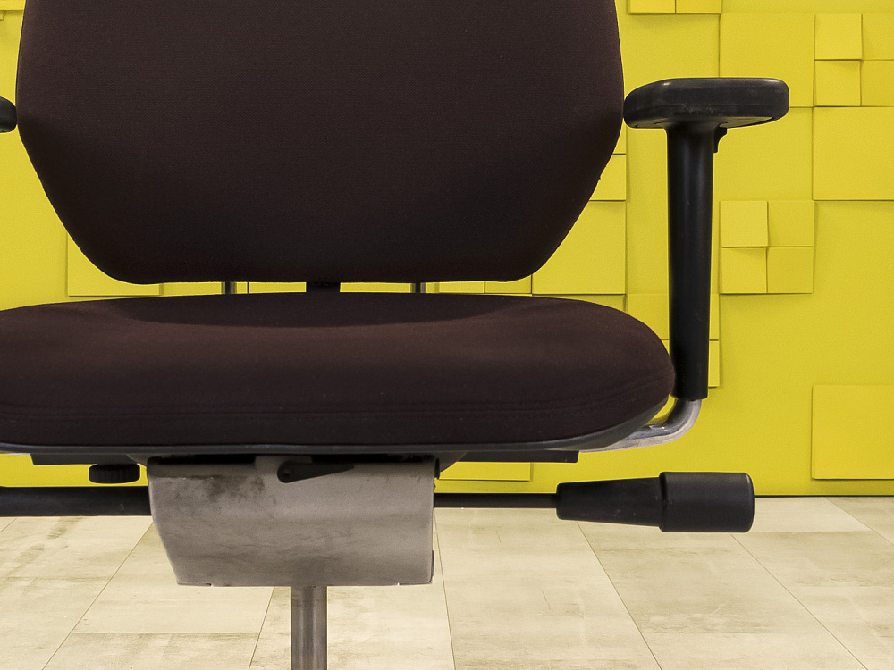 Офисное кресло для персонала на колесах Vitra Ткань Коричневый Швейцария_КПТК4-150922