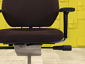 Офисное кресло для персонала на колесах Vitra Ткань Коричневый Швейцария_КПТК4-150922