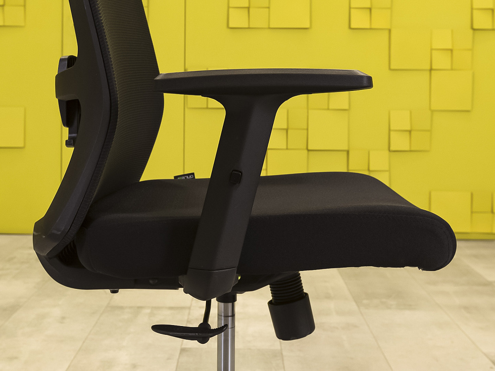 Офисное кресло руководителя на колесах ONLEAP Ткань Чёрный Импорт  КРТЧ-26016