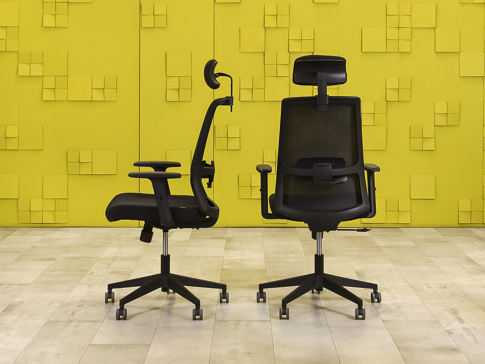 Офисное кресло руководителя на колесах ONLEAP Ткань Чёрный Импорт  КРТЧ-26016