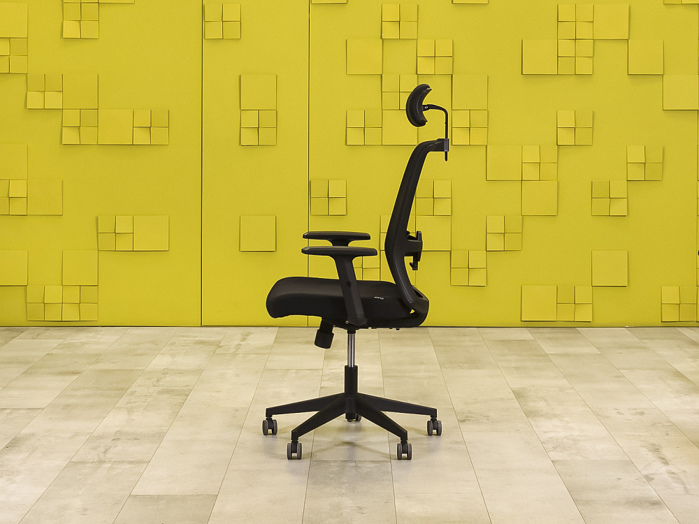 Офисное кресло руководителя на колесах ONLEAP Ткань Чёрный Импорт  КРТЧ-26016