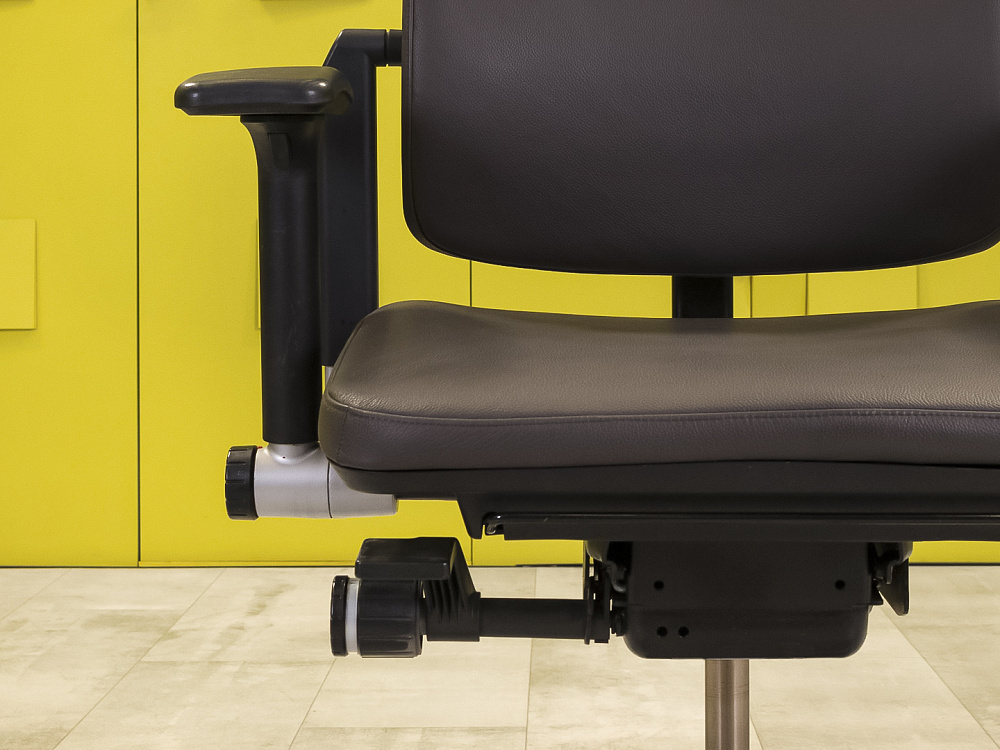 Офисное кресло руководителя на колесах Please 2 Ergonomik Steelcase Кожа Серый Франция  КРКС-03035