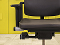 Офисное кресло руководителя на колесах Please 2 Ergonomik Steelcase Кожа Серый Франция  КРКС-03035