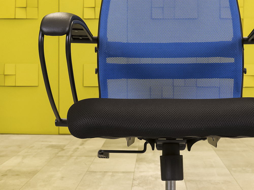 Офисное кресло руководителя на колесах    Чёрный   КРТЧ2-26036