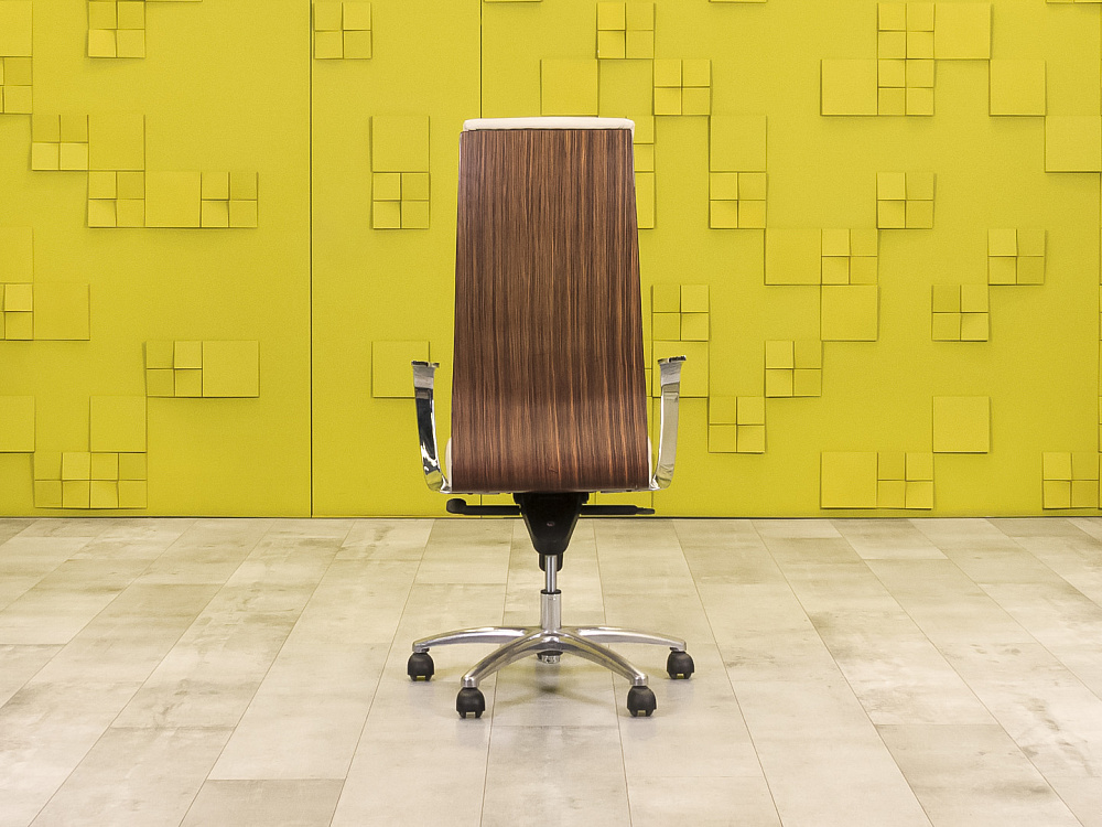 Офисное кресло руководителя на колесах Кожа Бежевый Импорт_КРКБ-120824