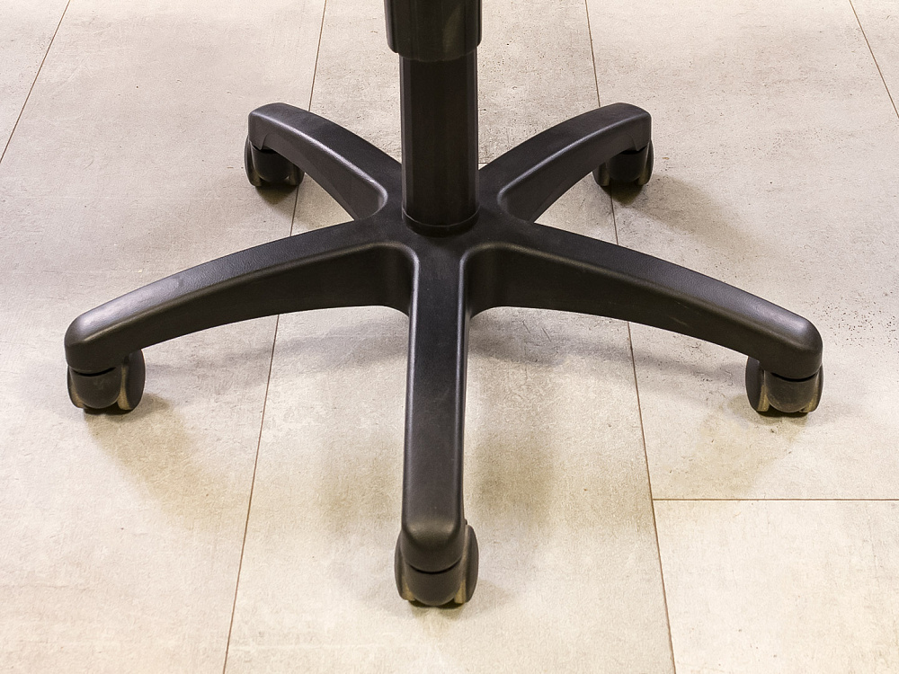 Офисное кресло для персонала на колесах Ткань  Россия  Кпж(а)