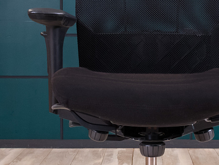 Офисное кресло для персонала на колесах Kinnarps Ткань Чёрный Швеция_КПТЧ-241022