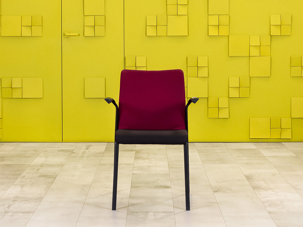 Конференц кресло для переговорной на ножках Steelcase Ткань Чёрный; Красный Франция_КНТЧ2-240923