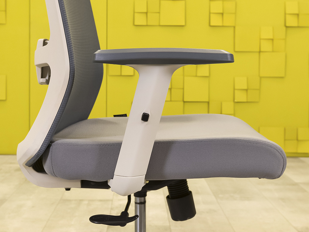 Офисное кресло руководителя на колесах ONLEAP Ткань Серый Импорт  КРТС-26016