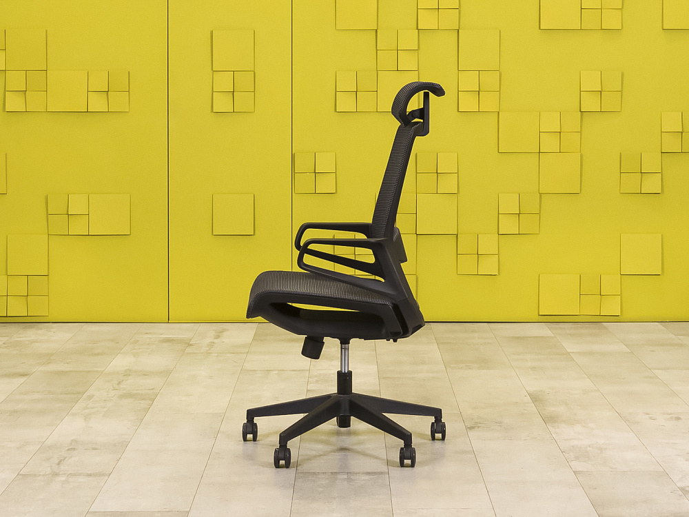 Офисное кресло руководителя на колесах   Чёрный   КРТС-12125