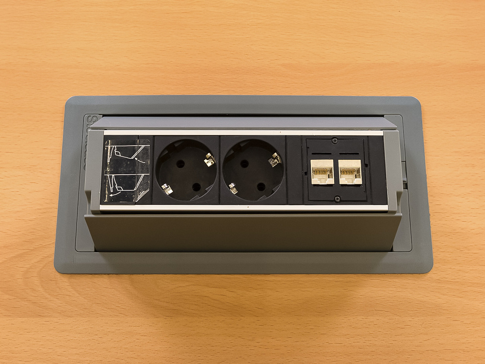 Офисный стол прямой Steelcase ЛДСП Ольха Франция  СППЛ-04026