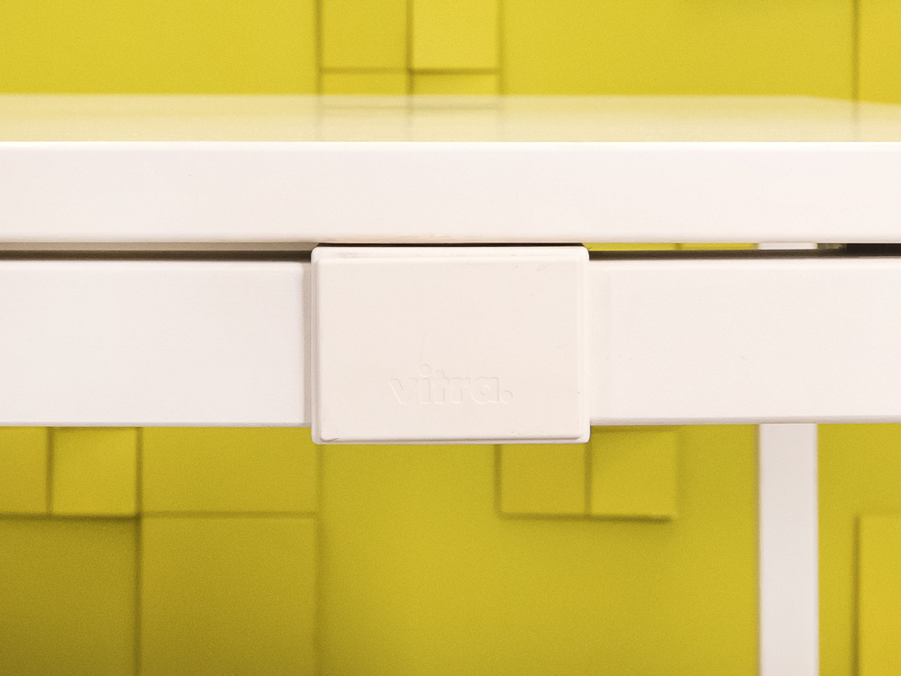 Комплект офисной мебели стол с тумбой  Vitra ЛДСП Белый Швейцария  ГКБ-04026