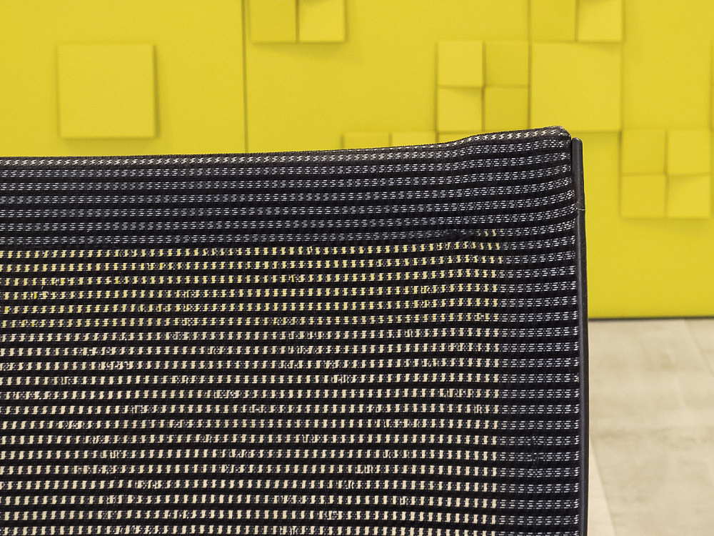 Конференц кресло для переговорной Comforto BENE Ткань Чёрный Австрия  КНТЧ-03025