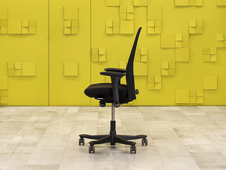 Офисное кресло для персонала на колесах Kinnarps Ткань Чёрный Швеция_КПТЧ-241022