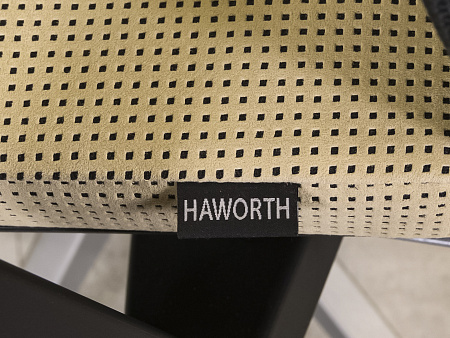 Офисное кресло руководителя на колесах HAWORTH Алькантара Бежевый США  КРКБ-17125