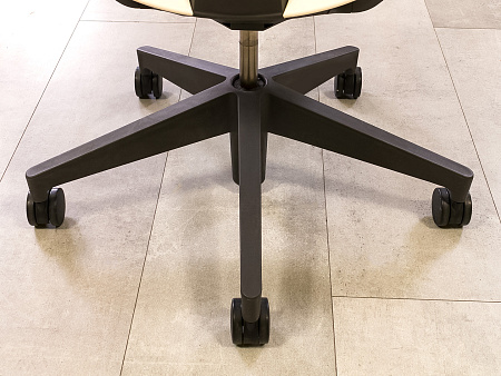 Офисное кресло руководителя на колесах Mirra 2 Herman Miller Сетка Серый США_КРТС-150924