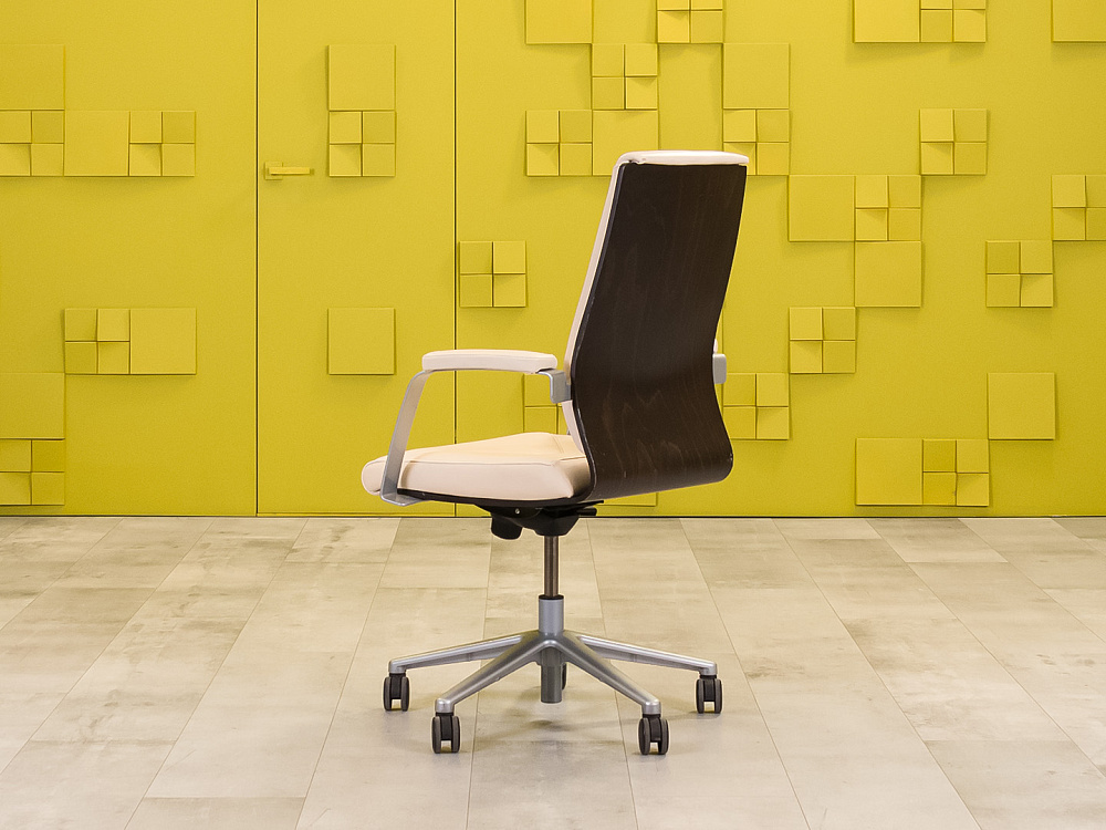 Офисное кресло руководителя на колесах MADERA B Sitland Кожа Бежевый Италия_КРКБ-250324