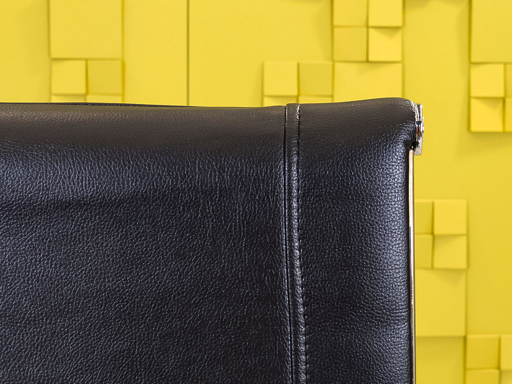 Офисное кресло руководителя на колесах Экокожа Чёрный Россия_КРКЧ5-250324