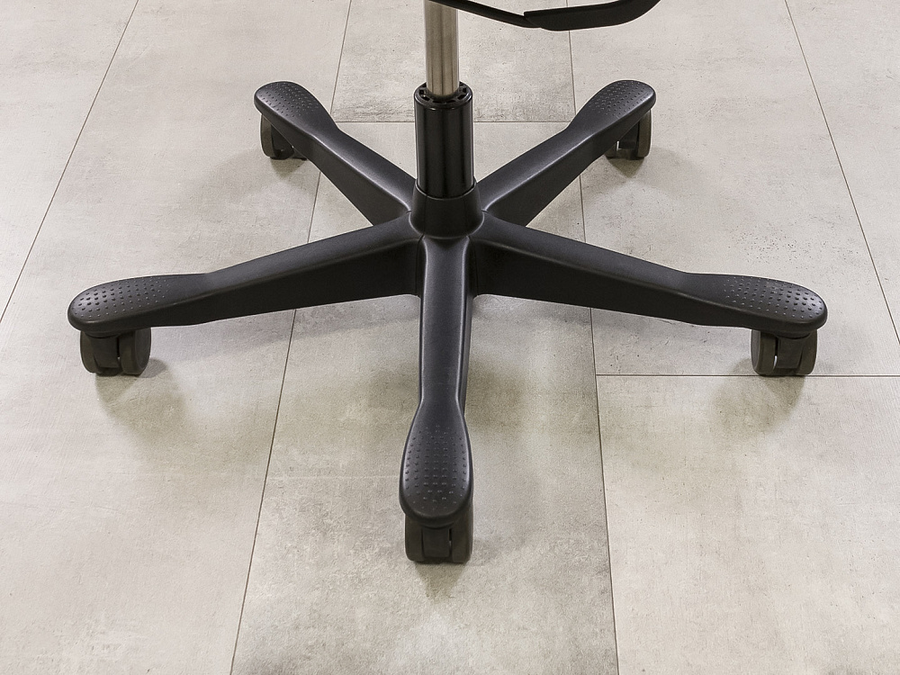 Офисное кресло для персонала на колесах Kinnarps Ткань Серый Швеция_КПТС1-15071