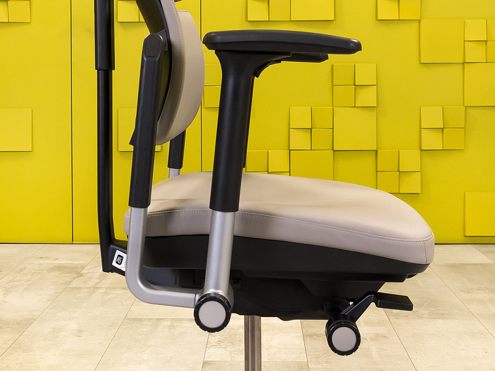 Офисное кресло руководителя на колесах Please 2 Ergonomik Steelcase Кожа Серый Франция_КРКС-141024