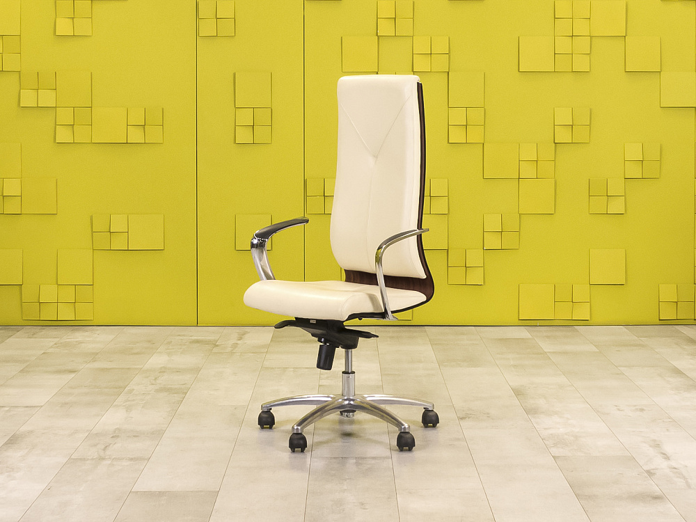 Офисное кресло руководителя на колесах Кожа Бежевый Импорт_КРКБ-120824