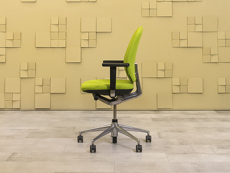 Офисное кресло для персонала на колесах  Vitra Ткань Зелёный Швейцария  КПТЗ-24065