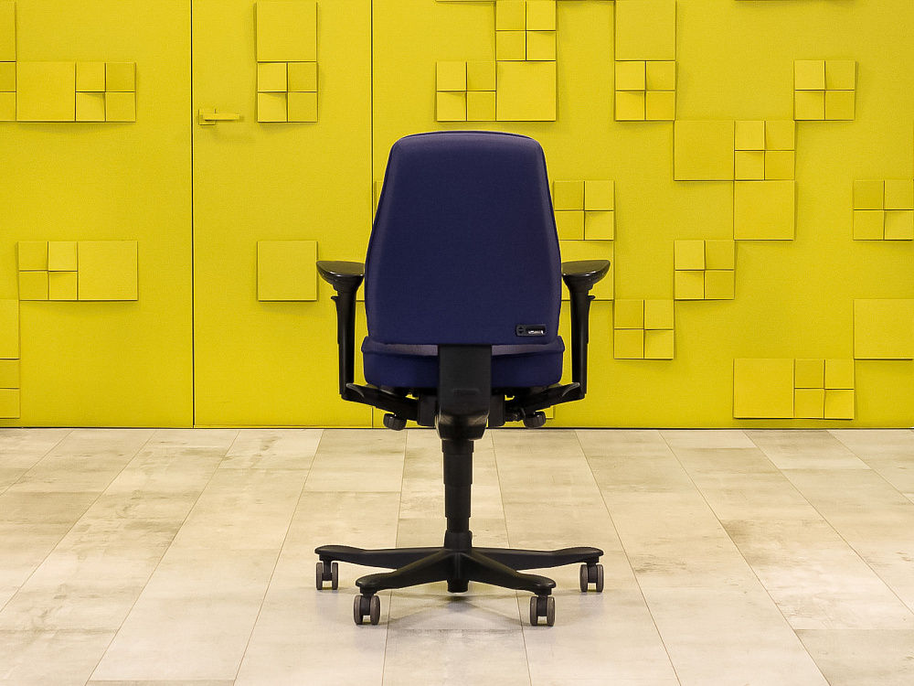 Офисное кресло для персонала на колесах  Kinnarps Ткань Синий Швеция  КПТН-03025