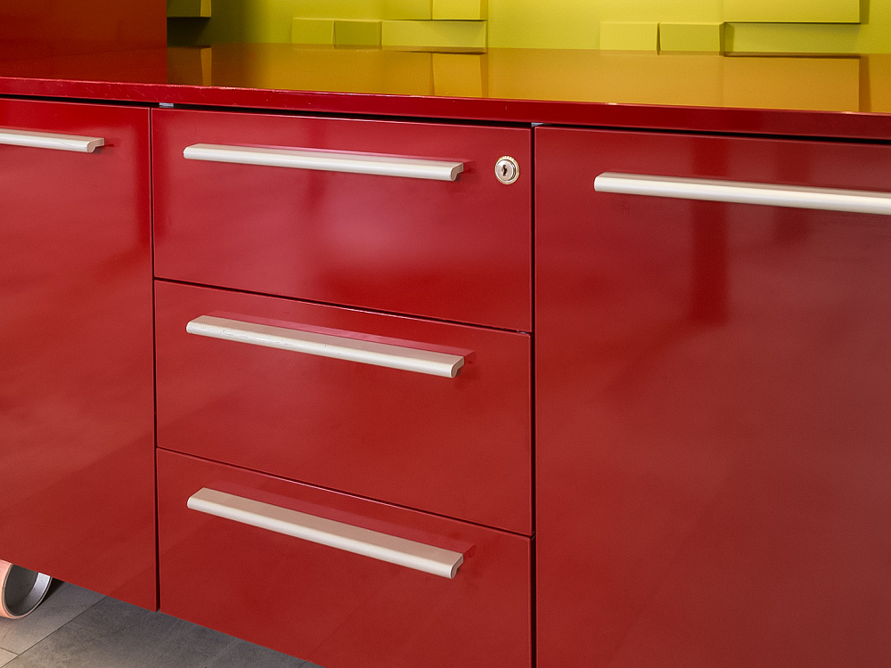 Кабинет руководителя ЛДСП Красный Италия_КРК-100424